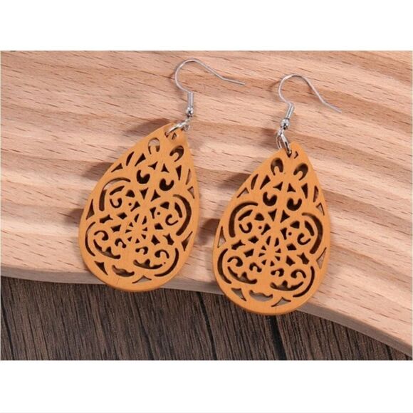 Women's Four Sets Earrings Wood Tear Drop NWOT Never Worn - Picture 8 of 10